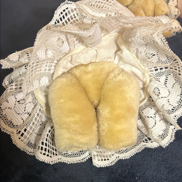 Elegant Lace Teddy Bear Trio! Vintage set of 3! - Picture 4 of 5